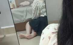 美女扒开胸罩露出奶头的动态图片